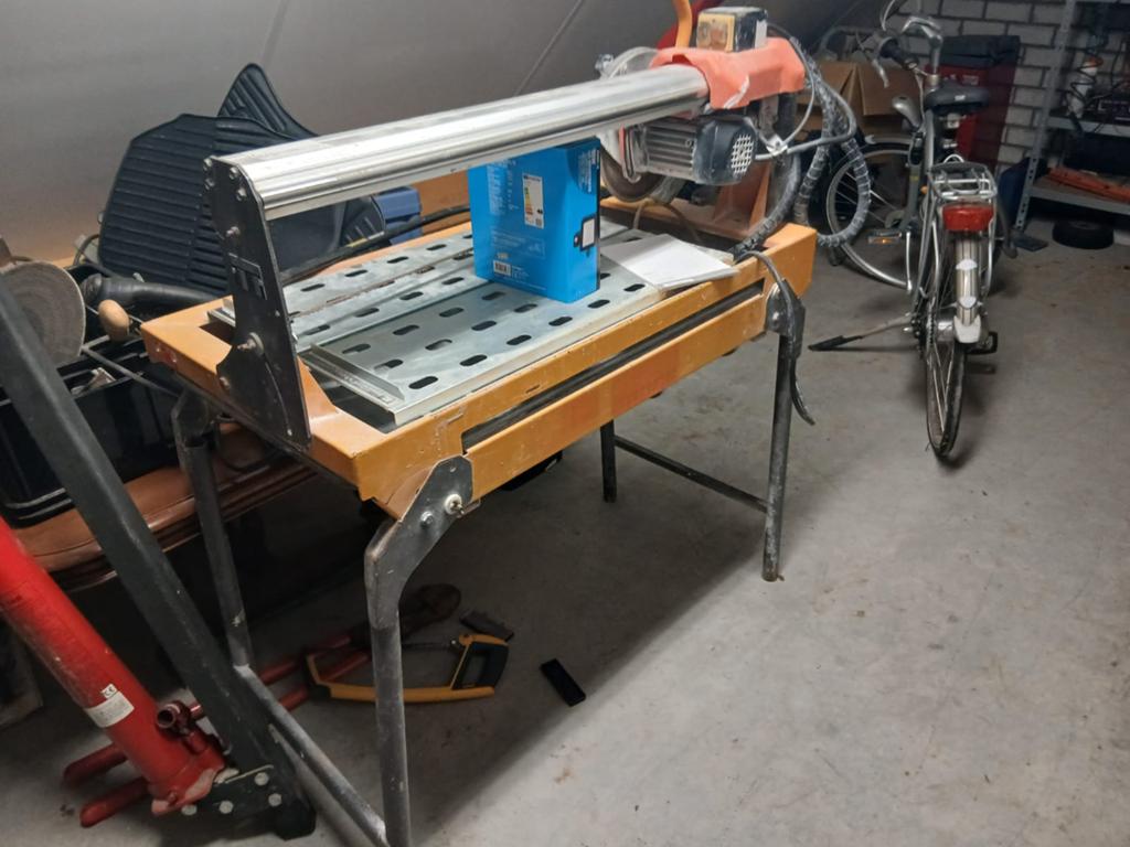 Inklapbare zaagtafel  met kermisch blad tafelzaag, Ophalen of Verzenden, Zo goed als nieuw, 170 cm of meer