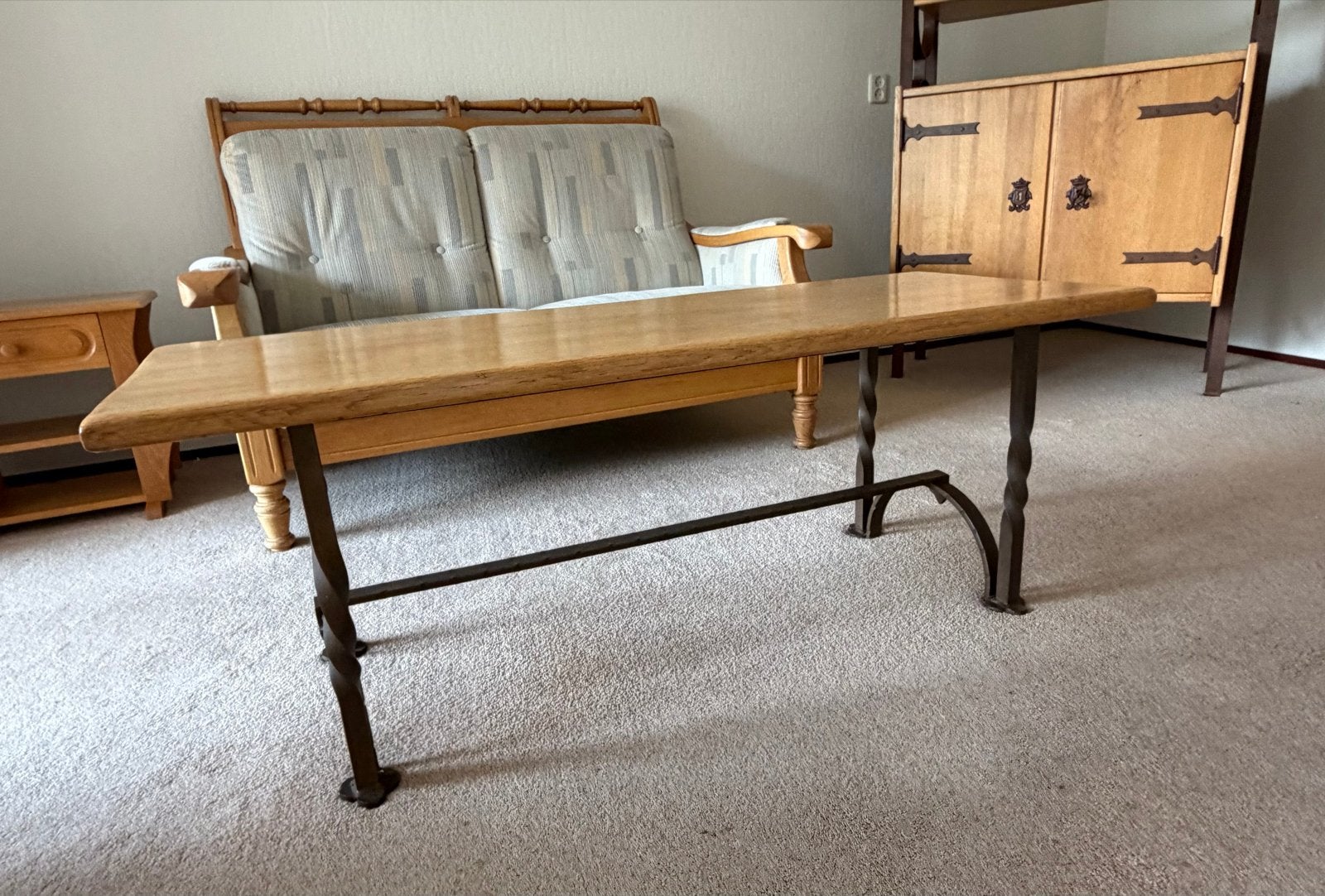 Robuuste salontafel met eiken blad en smeedijzeren onderstel, Antiek en Kunst, Ophalen