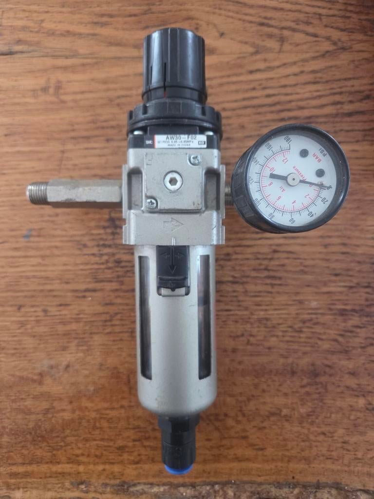 SMC AW30-F02 Filterregelaar met manometer, Doe-het-zelf en Verbouw, Compressors, Ophalen of Verzenden