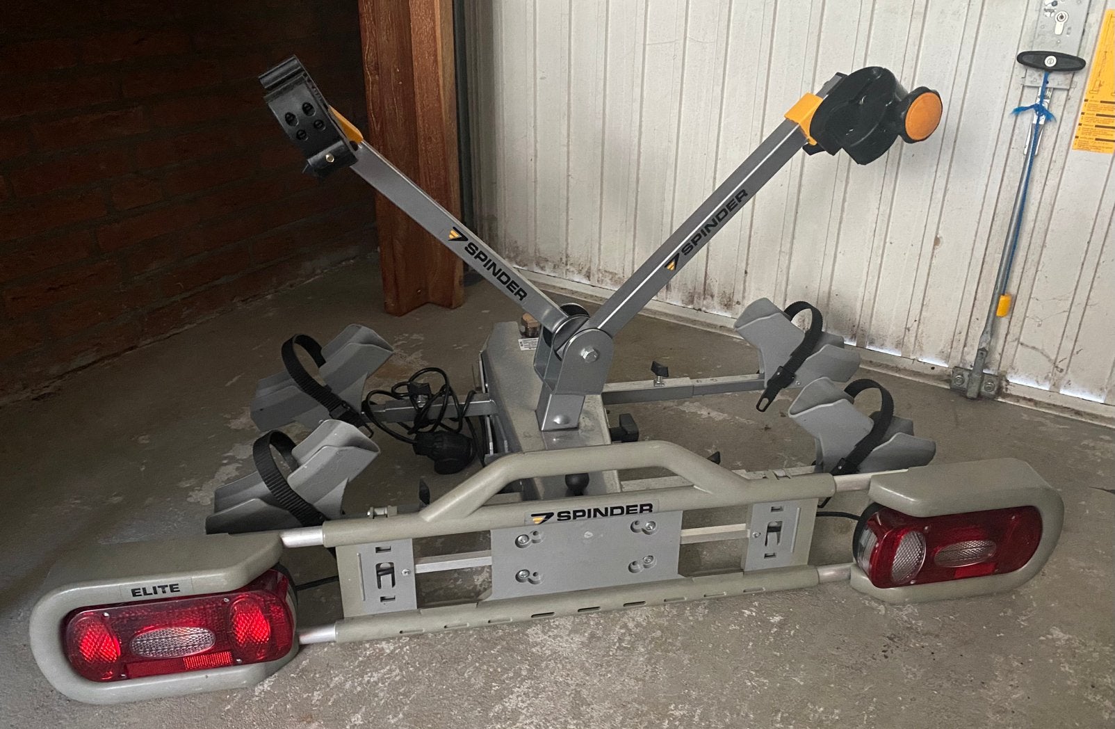Spinder Falcon Elite fietsendrager, Auto diversen, Ophalen, 2 fietsen, Gebruikt, Trekhaakdrager