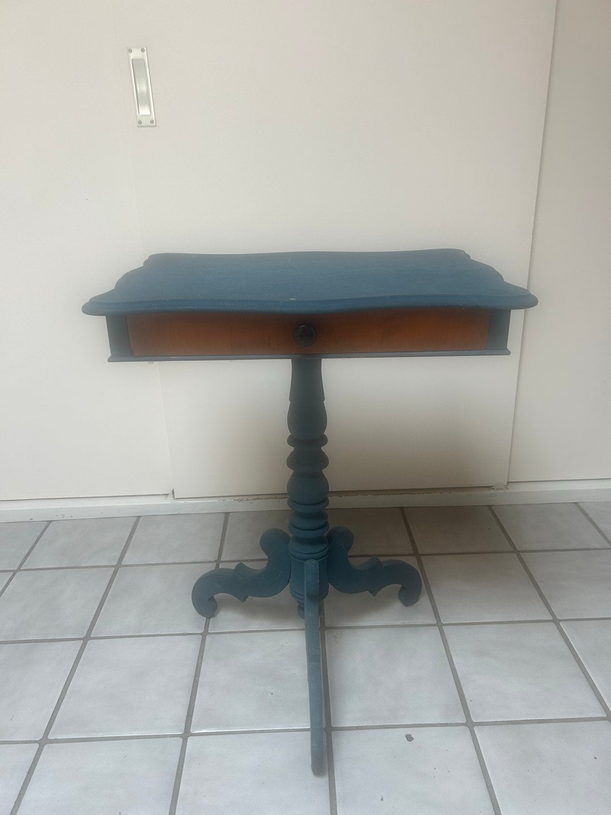 Vintage bijzettafel met lade - Petrolblauw, Antiek en Kunst, Ophalen