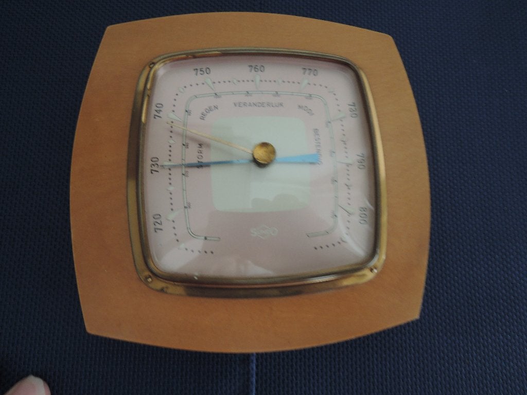 Barometer op vierkante houten hanger, Ophalen of Verzenden, Zo goed als nieuw, Barometer