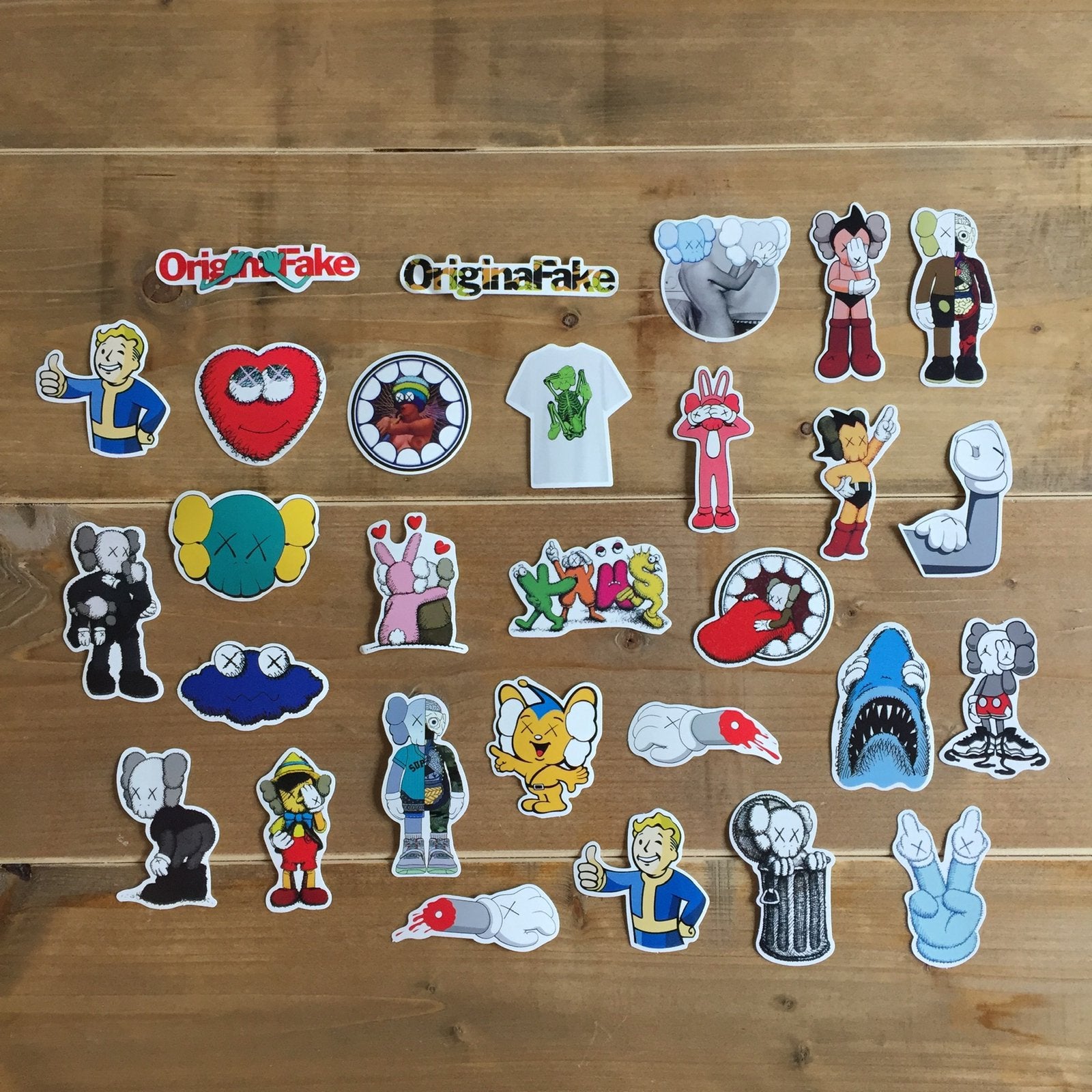 Setje van 27 stuks Kaws stickers ( geen Supreme Bape ), Ophalen of Verzenden, Nieuw