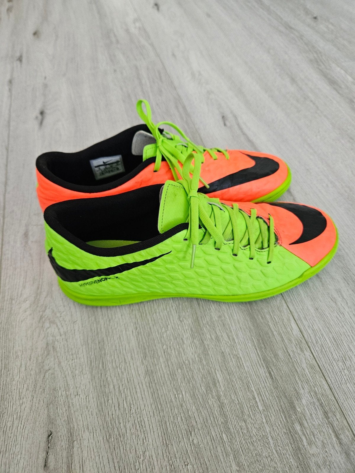 Nike zaalvoetbalschoen mt 43 zgan, Ophalen of Verzenden, Zo goed als nieuw, Schoenen