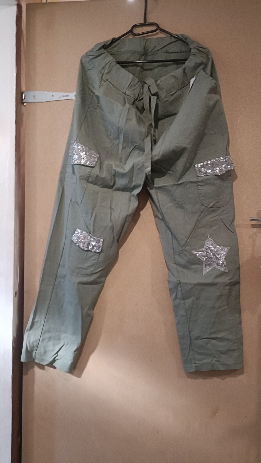 groenen broek met glitter, Zwart, Maat 42/44 (L), Ophalen of Verzenden, Zo goed als nieuw