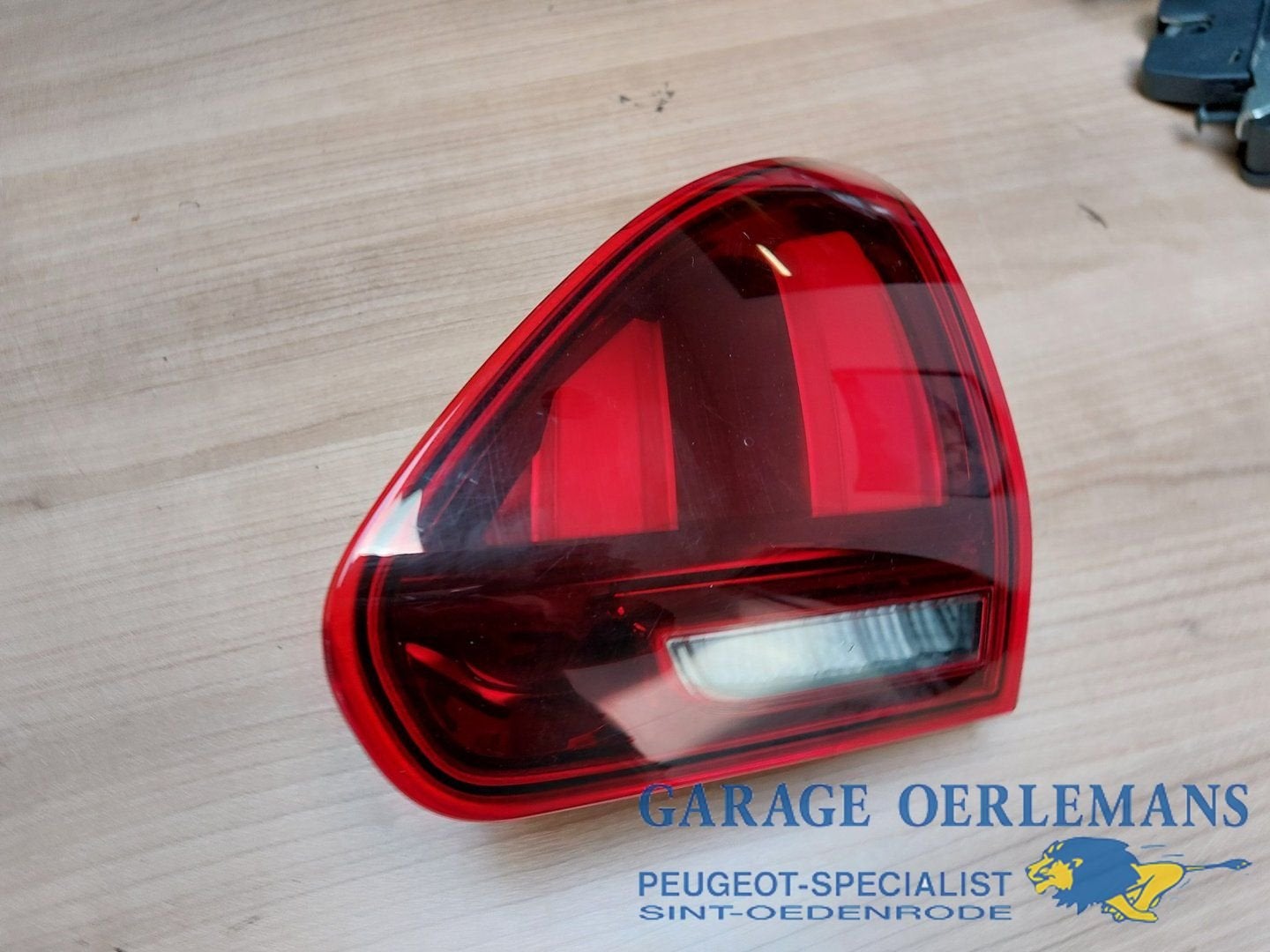 achterlicht rechts in achterklep peugeot 2008 9814757280, Gebruikt, -, -, ARN erkend