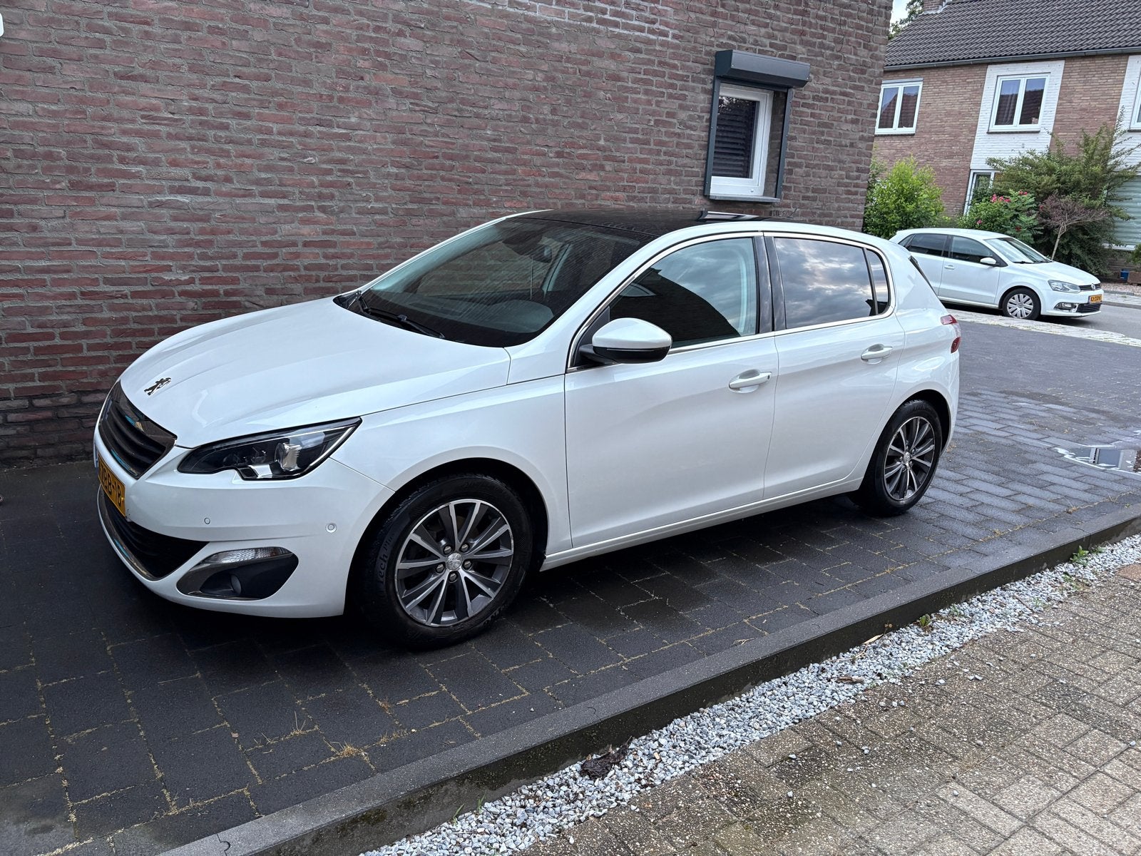 Peugeot 308 1.2E-THP 96/130 5-D 2014 Wit. 2024 distr. Vv, Auto's, Voorwielaandrijving, Origineel Nederlands, Handgeschakeld, 1065 kg