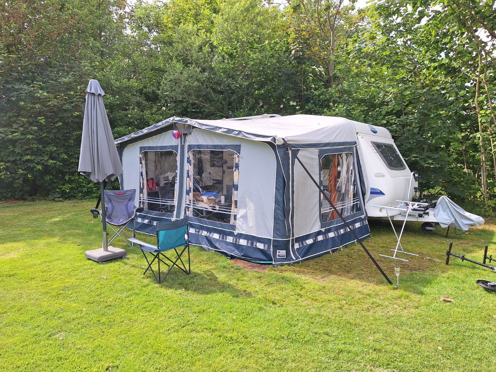 Hobby de Luxe Easy caravan 450 UF met voortent en fietsenrek, Rondzit, Hobby, Dwarsbed, Particulier