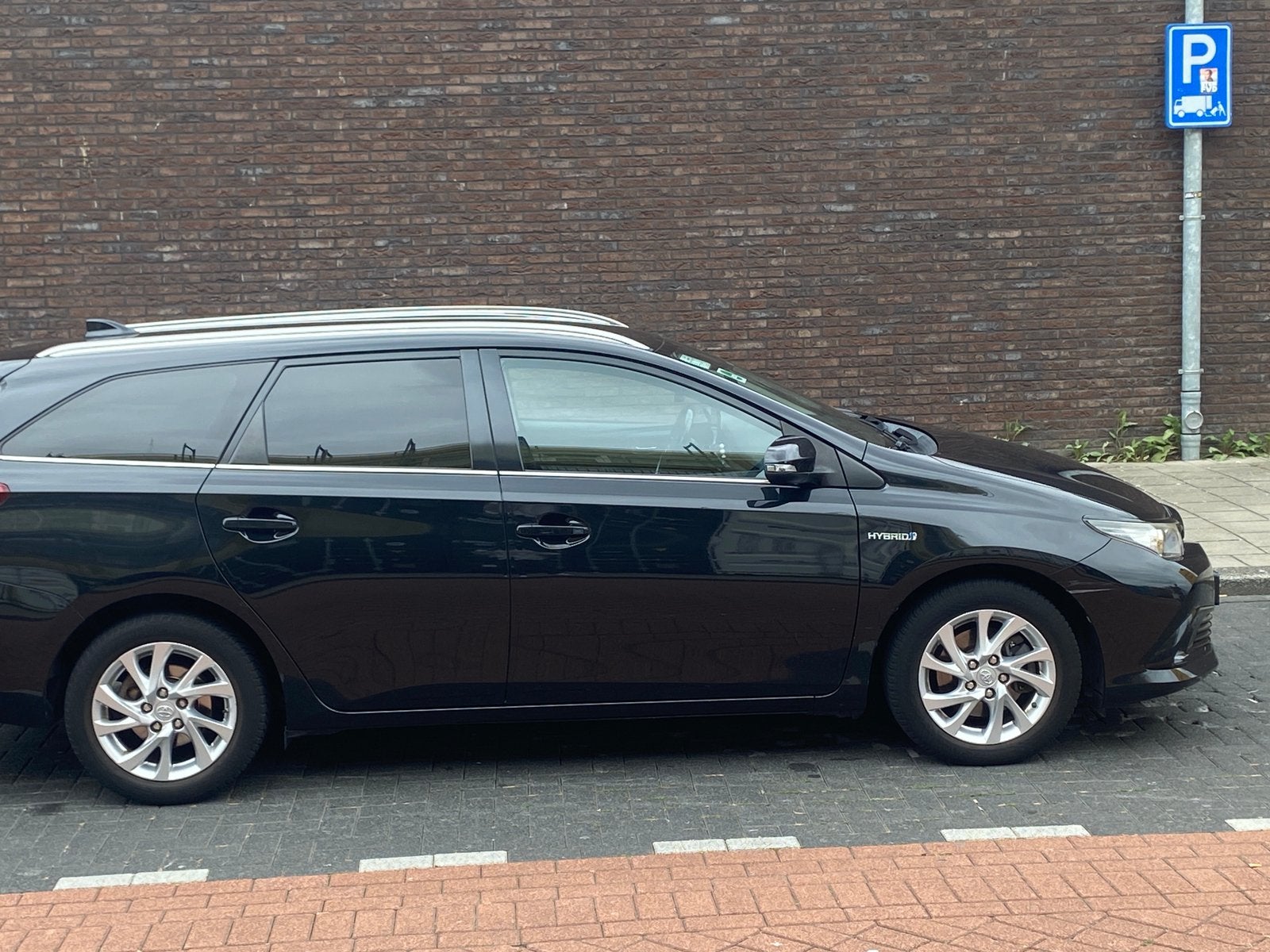 Toyota Auris 1.8 Hybrid 136pk CVT 2018 Zwart, 28 km/l, Zwart, 4 cilinders, Zwart