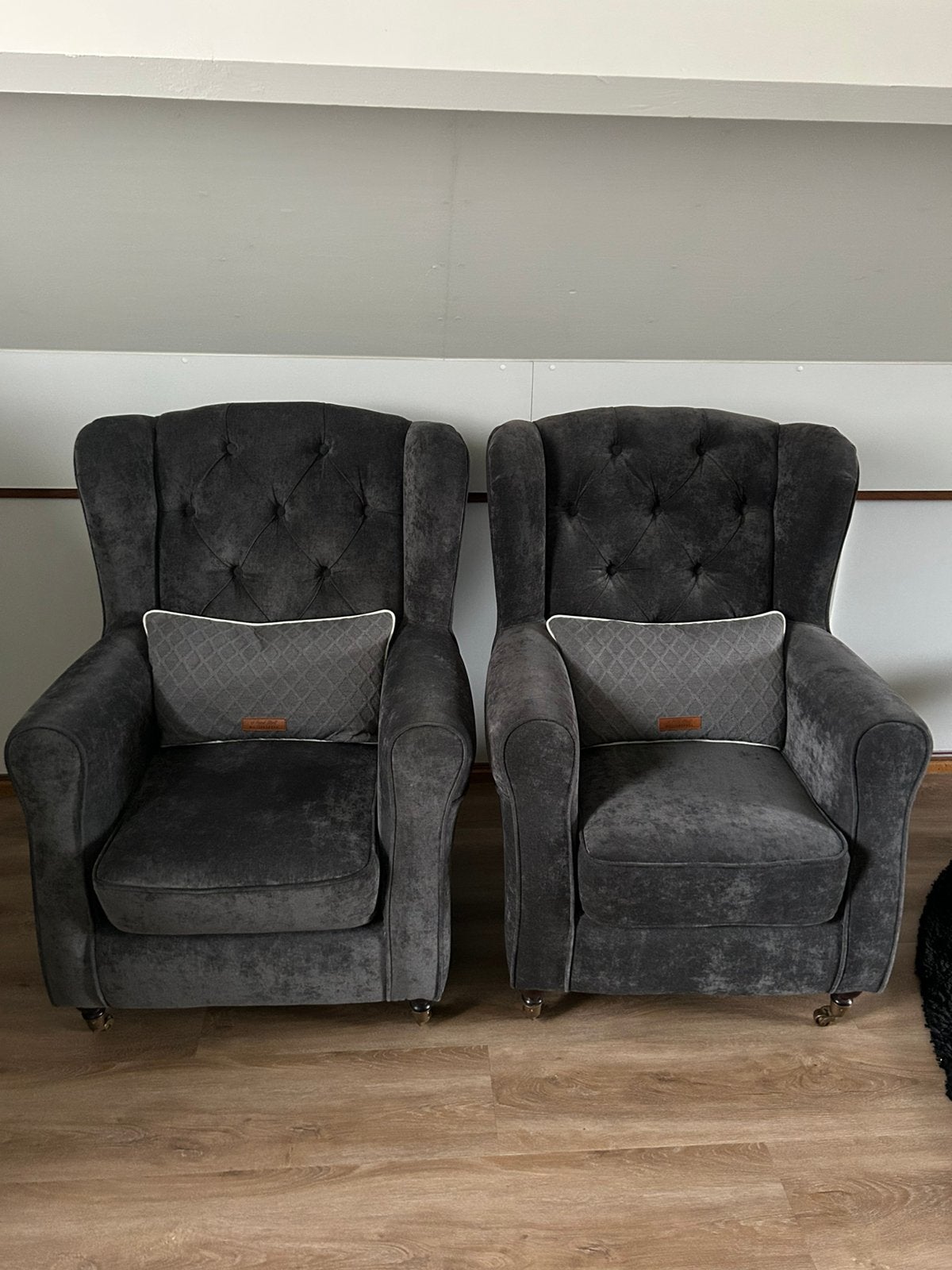 2 Fauteuils :  gecapitioneerde rugleuning / Engelse wielen, Ophalen, Minder dan 75 cm, Landelijk / klassiek, Zo goed als nieuw