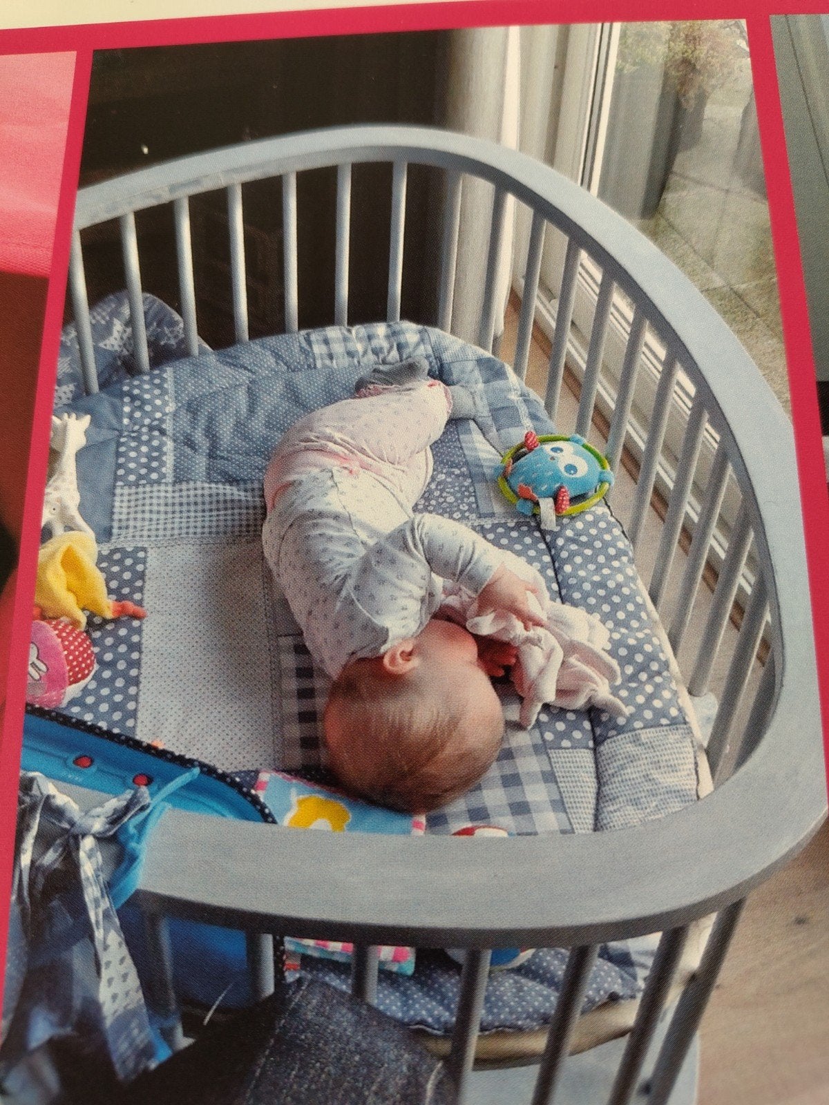 Unieke driehoekige babybox met wieltjes, Ophalen, Gebruikt, Driehoekig, Wieltjes