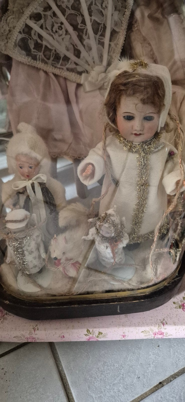 stolp met oude poppen en hond oud, Ophalen, Gebruikt, Pop