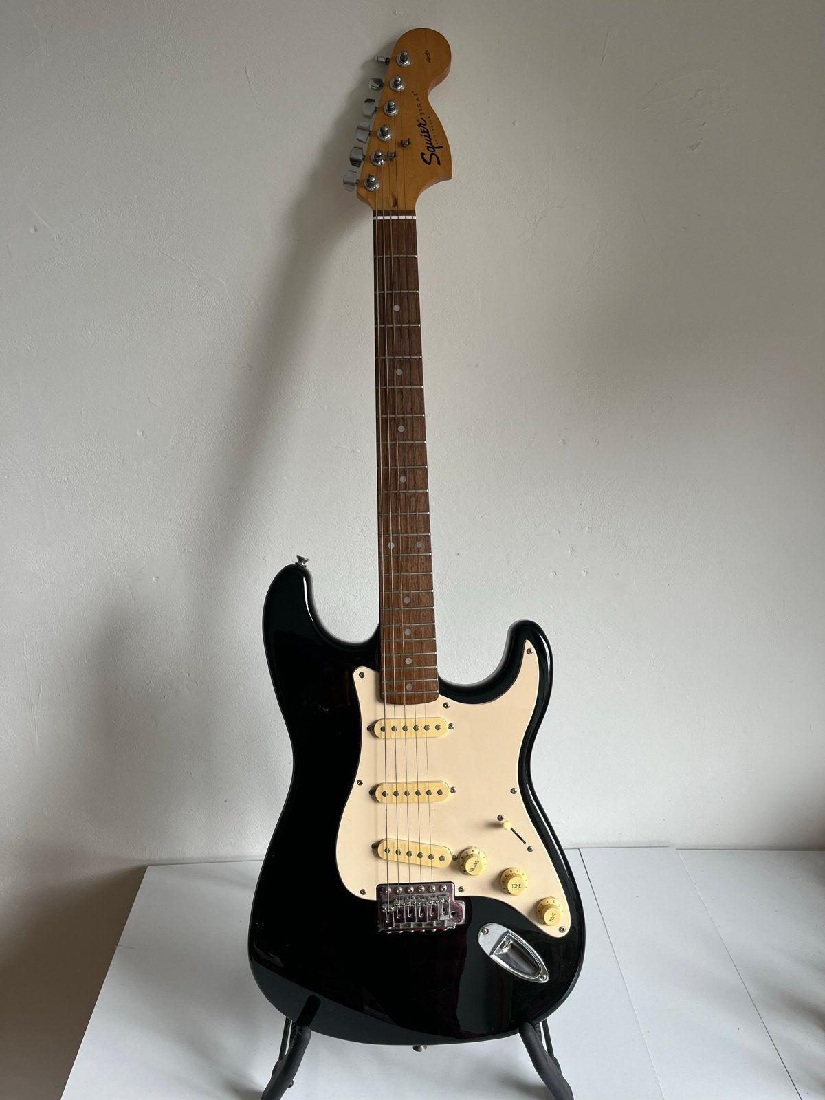Squier by Fender Stratocaster (jaren '90, Yako), Ophalen, Gebruikt, Solid body, Fender