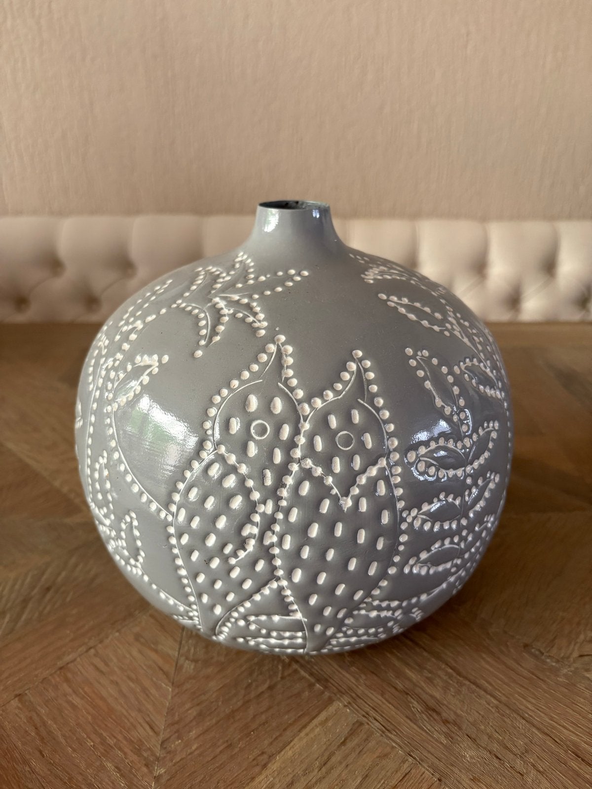 Decoratieve vaas, grijs - 24 cm hoog, Huis en Inrichting, Woonaccessoires | Vazen, Ophalen, Zo goed als nieuw, Met patroon/structuur