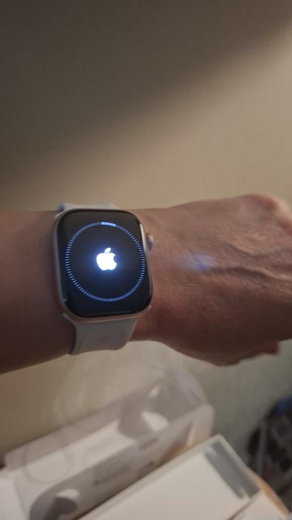 Apple Watch Series 11 Rose Gold Aluminium Case 42MM, Ophalen, Wit, IOS, Zo goed als nieuw