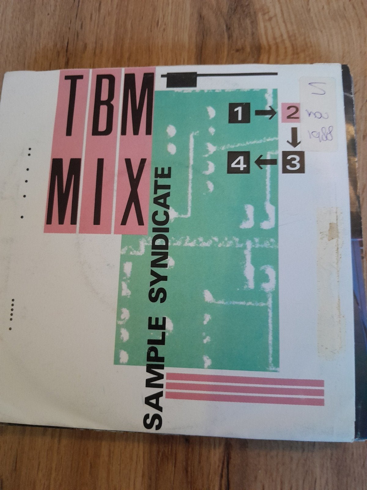 sample syndicate 7inch tbm mix, Ophalen of Verzenden, Zo goed als nieuw, Pop