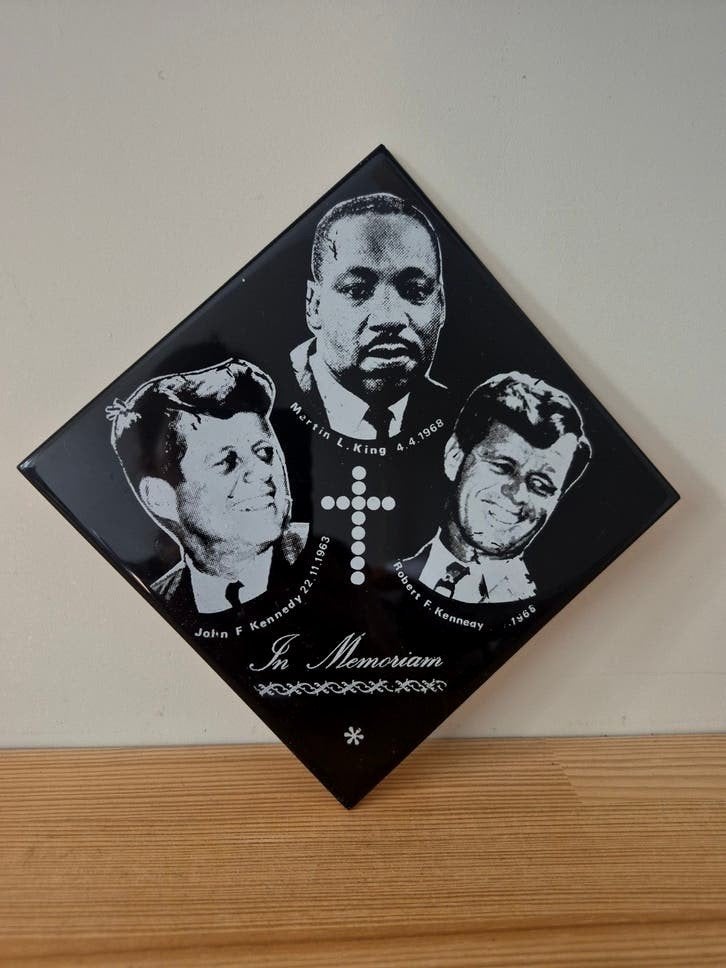 In Memoriam JFK, MLK, RFK - tegel, Antiek en Kunst, Ophalen of Verzenden