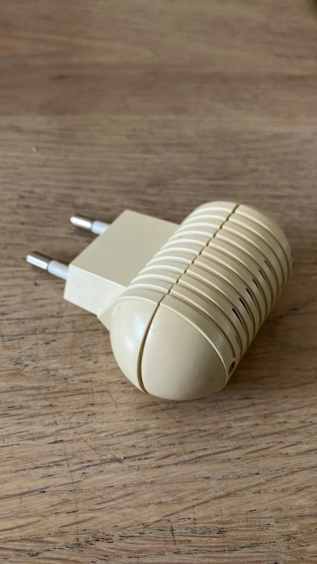 Muggen lampje, Bijen