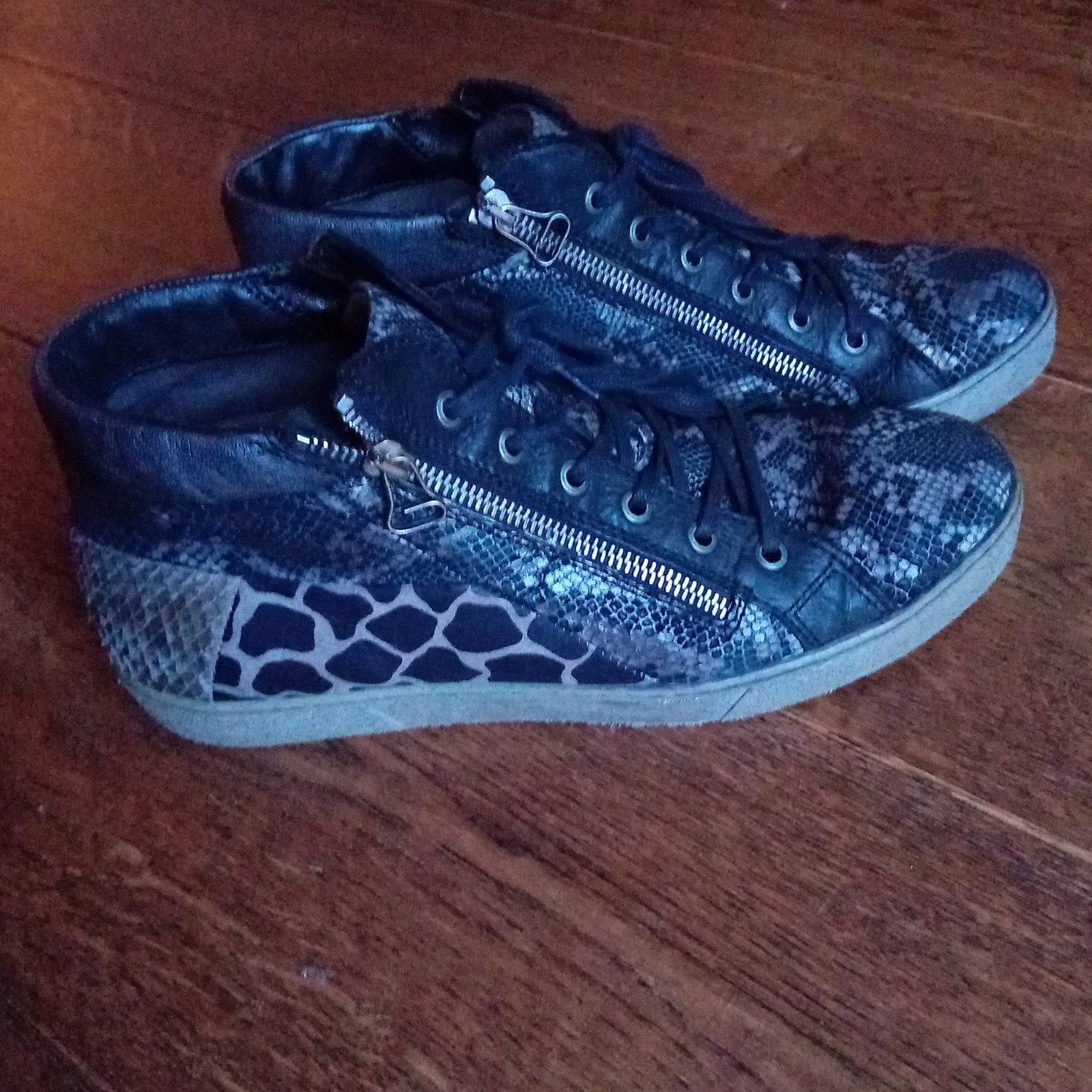 Sneakers met ritsen, Zwart, Ophalen of Verzenden, Sneakers of Gympen, Gedragen