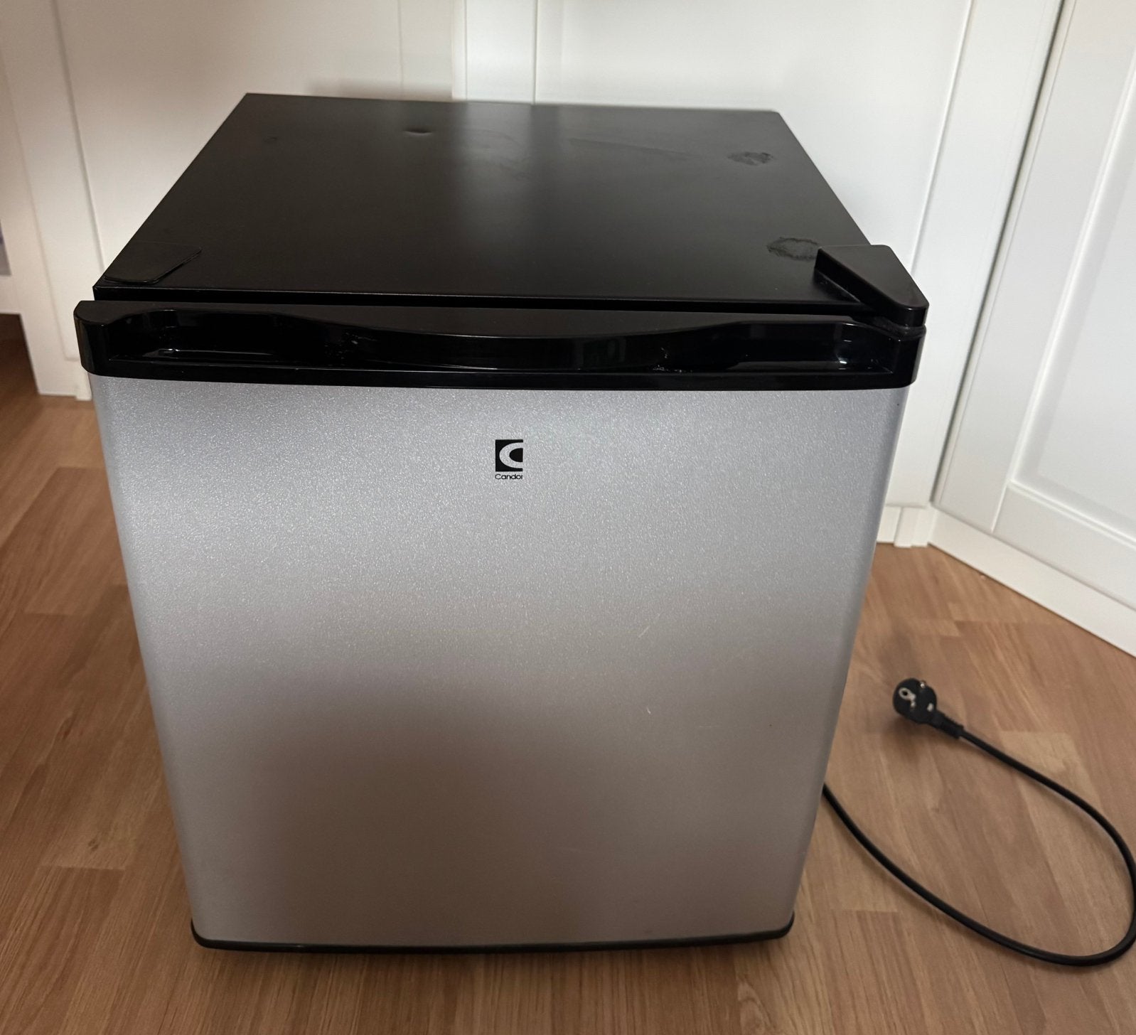Minibar merk candor, Ophalen, Minder dan 75 liter, Zonder vriesvak, Gebruikt
