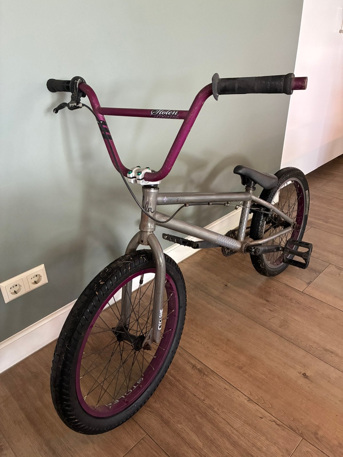 Bmx Stolen Wrap incl helm, Fietsen en Brommers, Fietsen | Crossfietsen en BMX, Ophalen, Gebruikt, Staal