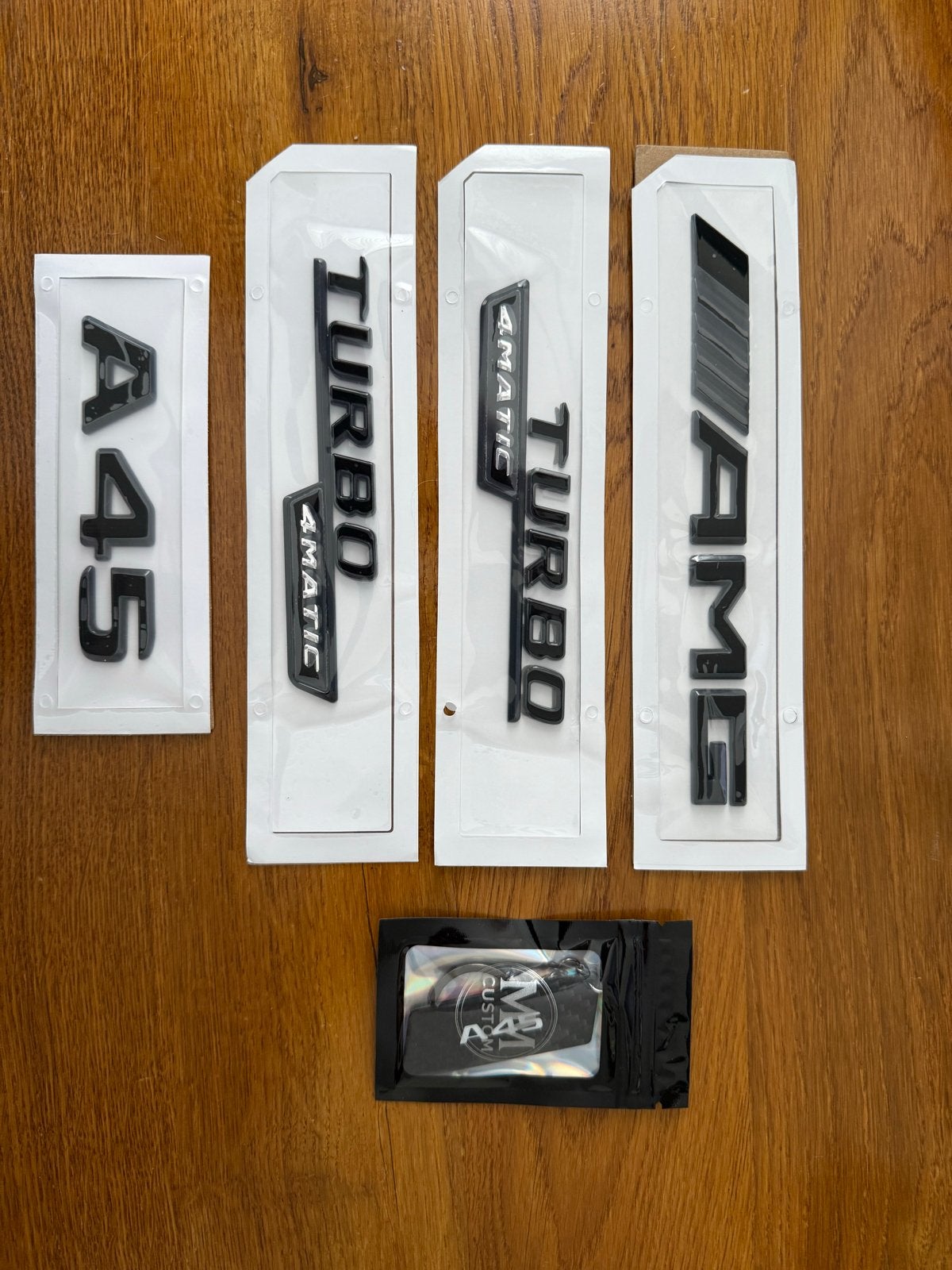 Mercedes-Benz AMG A45 Turbo 4M Emblemen Set+carbon sleutelh, Ophalen of Verzenden