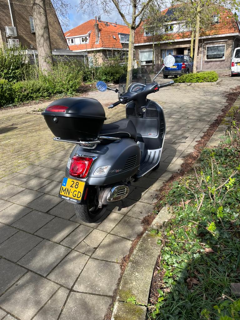 Nette vespa 300 gts, Motoren, Motoren | Piaggio, Scooter, Particulier, 12 t/m 35 kW