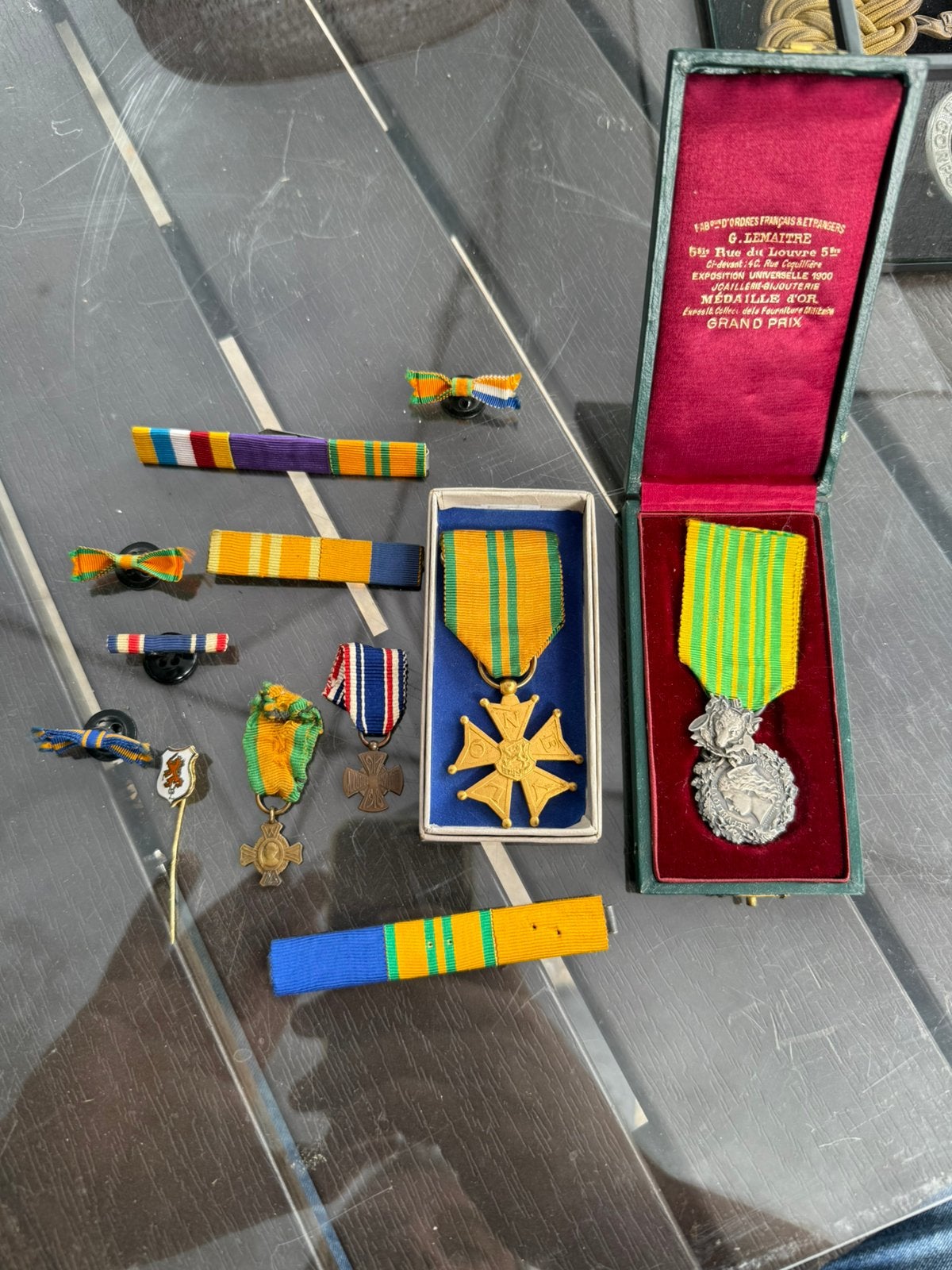 Lotje div medailles, strikjes en batons zie foto, Ophalen of Verzenden, Landmacht, Nederland, Lintje, Medaille of Wings