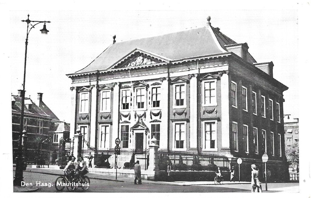 AK Den Haag - Mauritshuis, Verzamelen, Ansichtkaarten | Nederland, Ophalen of Verzenden, 1940 tot 1960, Ongelopen, Zuid-Holland