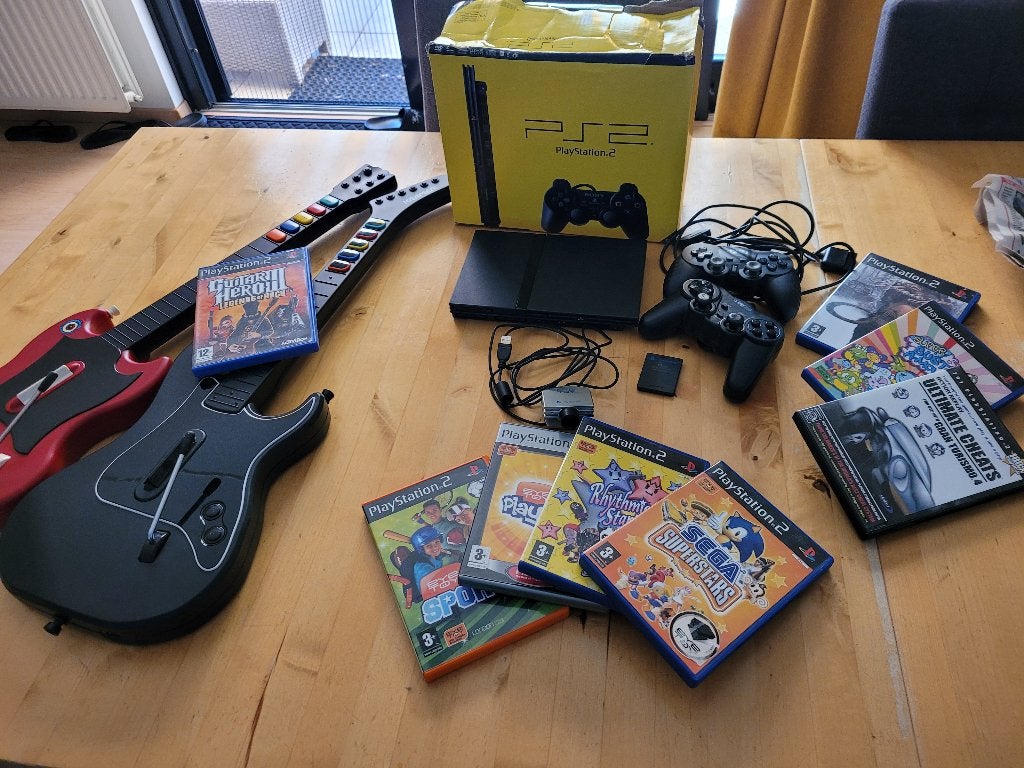 Sony PS2 - PlayStation 2 - incl. Guitar Hero & EyeToy, Gebruikt, Overige genres, Ophalen of Verzenden, 3 spelers of meer