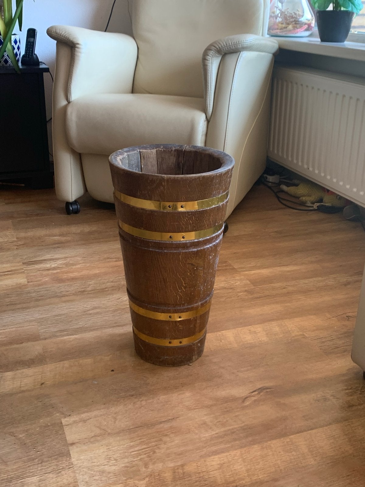 Antieke houten paraplubak met messing banden, Ophalen