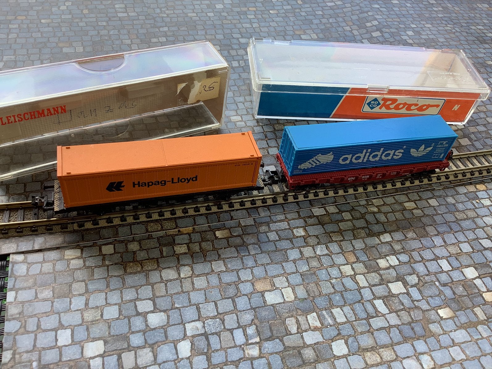 2 containers van adidas    Hapag lioyd n spoor, Ophalen of Verzenden, Zo goed als nieuw, Gelijkstroom of Wisselstroom, Overige merken