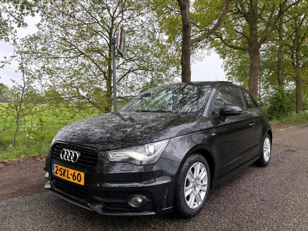 Audi A1 1.6 TDI S-tronic7 2013 Zwart S-line Pano LED Automaa, Auto's, A1, 4 cilinders, 4 stoelen, 610 kg