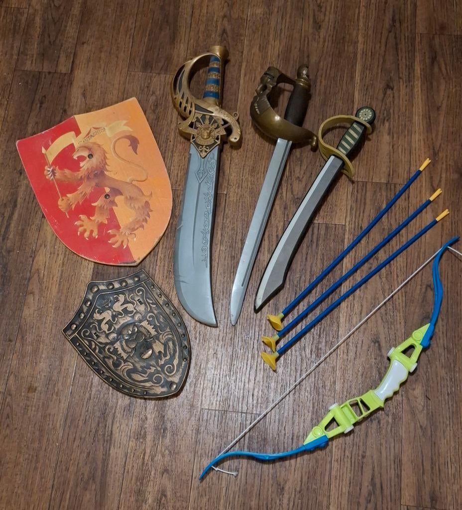 Zwaarden, schilden en pijl en boog, Ophalen, Gebruikt, Accessoires