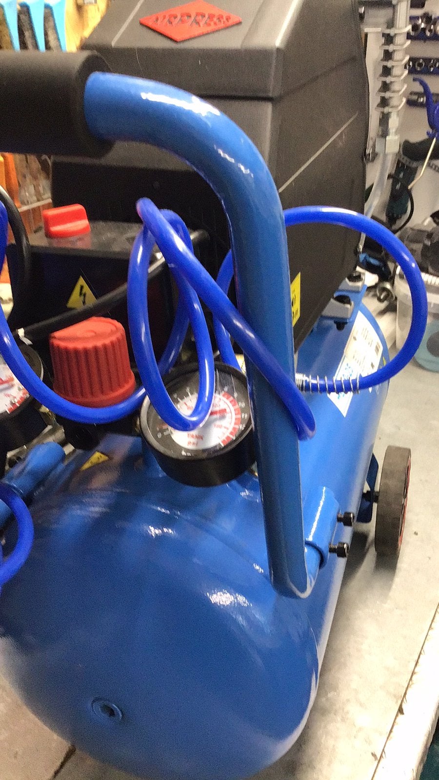 Nieuwe compressor niet gebruik  merk airpress, 25 tot 100 liter, Ophalen, Zo goed als nieuw, 200 tot 400 liter/min