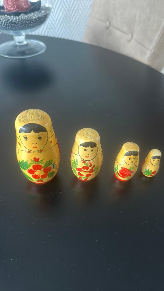 Oude Russische Matroesjka 4 delig nestset, Ophalen of Verzenden