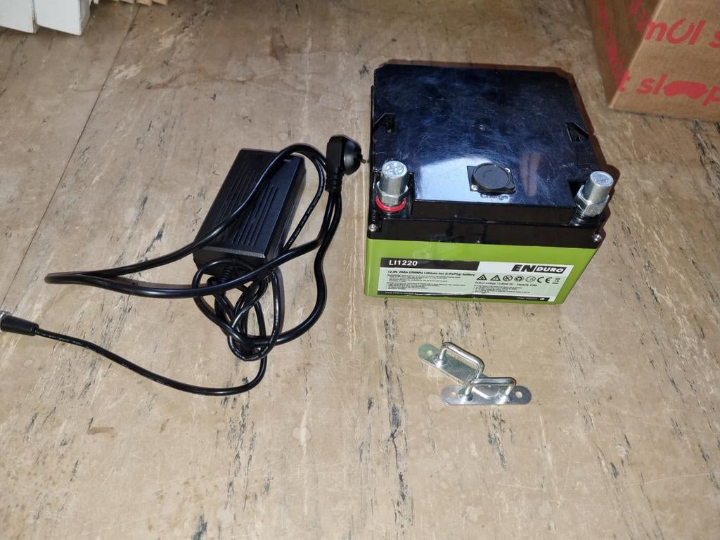 Enduro LI1220 Lithium Accu met Lader, Ophalen of Verzenden, Zo goed als nieuw, Oplaadbaar