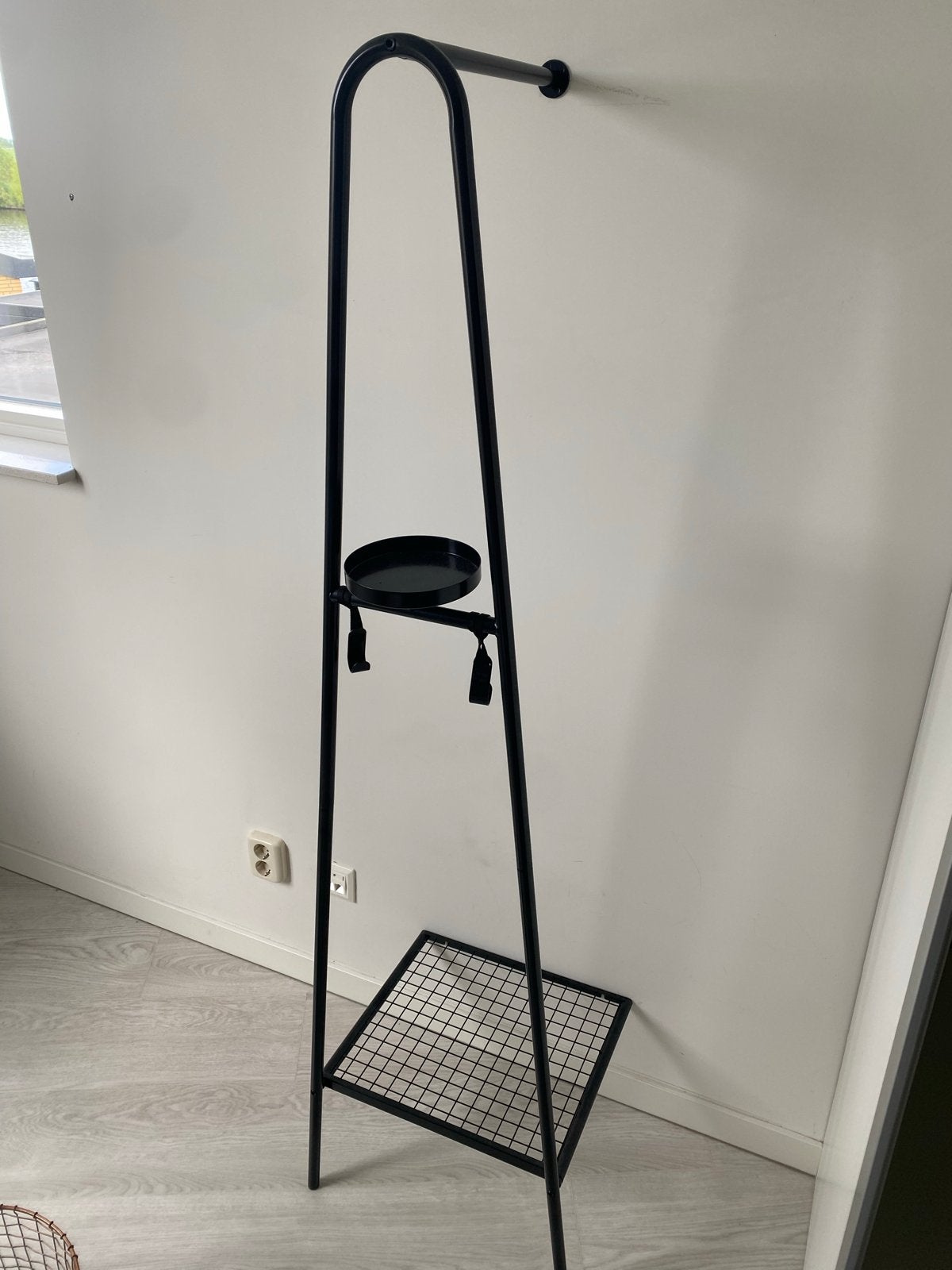 Zwarte staande kapstok met plank en haken, Ophalen, Gebruikt, Metaal, Staande kapstok