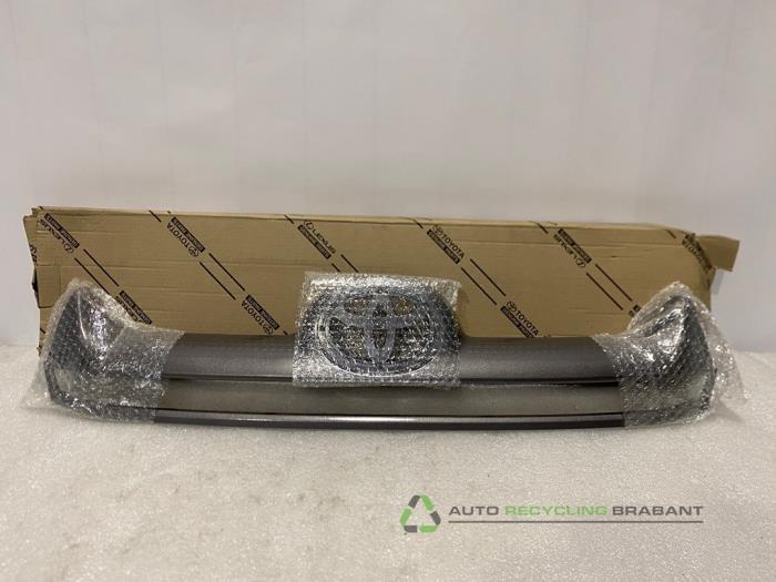 Grille van een Toyota Yaris, Gebruikt, -, -, Ophalen of Verzenden