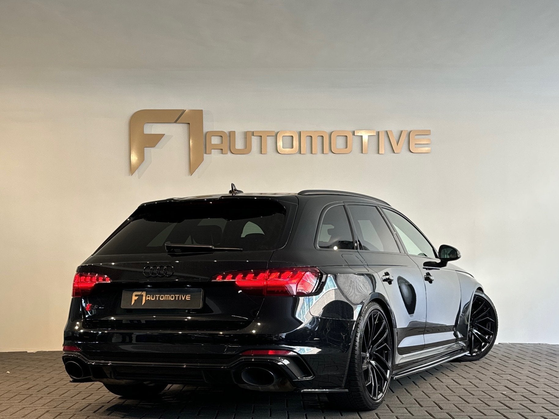 Audi RS4 Avant 2.9 TFSI quattro Pano|Ceramic|B&O|HuD|Carbon, Auto's, Audi, Automaat, Dealer onderhouden, Gebruikt, Vierwielaandrijving