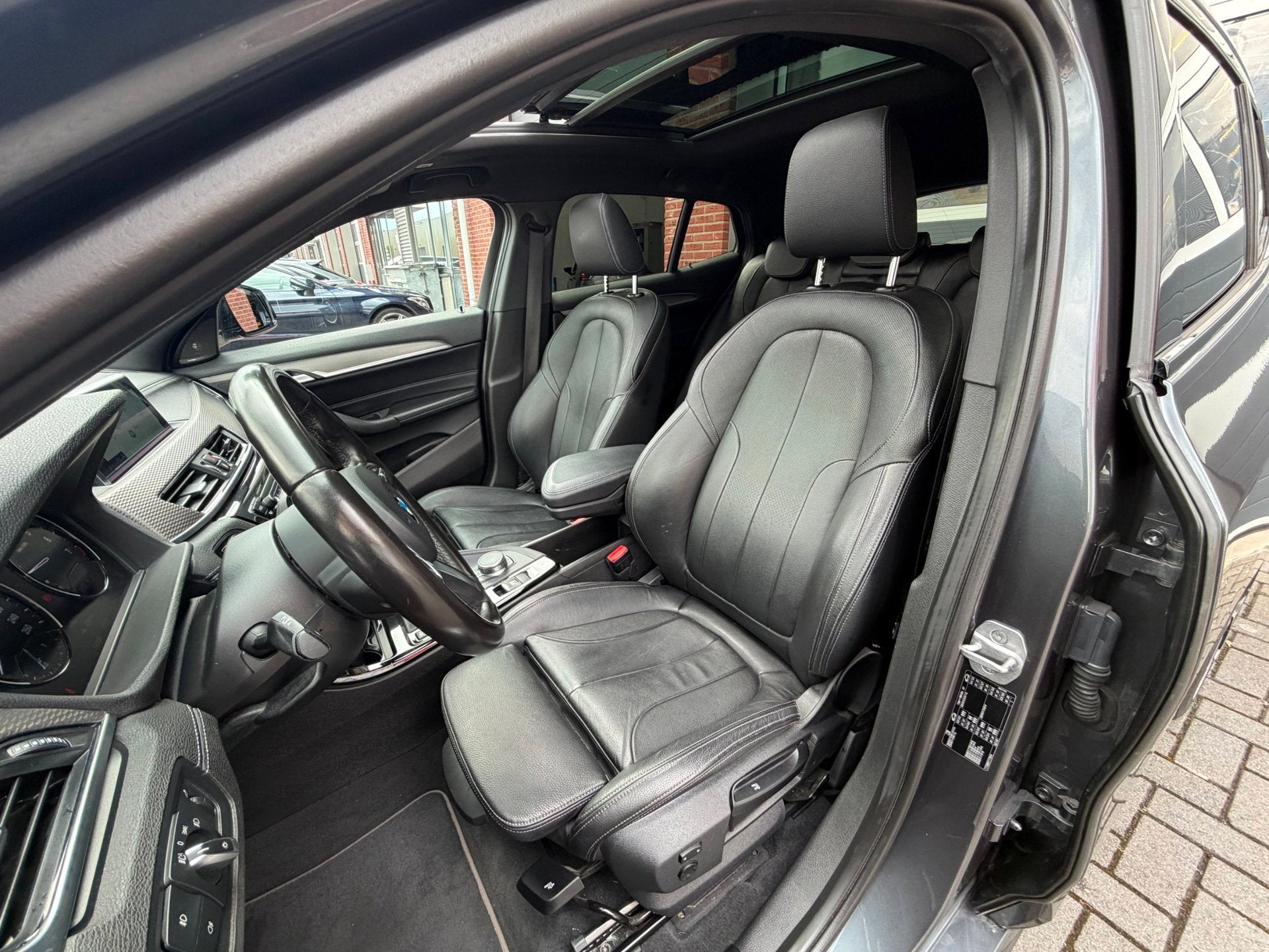 BMW X2 SDrive20i M-Sport LED Pano Leder Camera Head-up H/K, Auto's, BMW, Automaat, Zwart, 1435 kg, Bedrijf