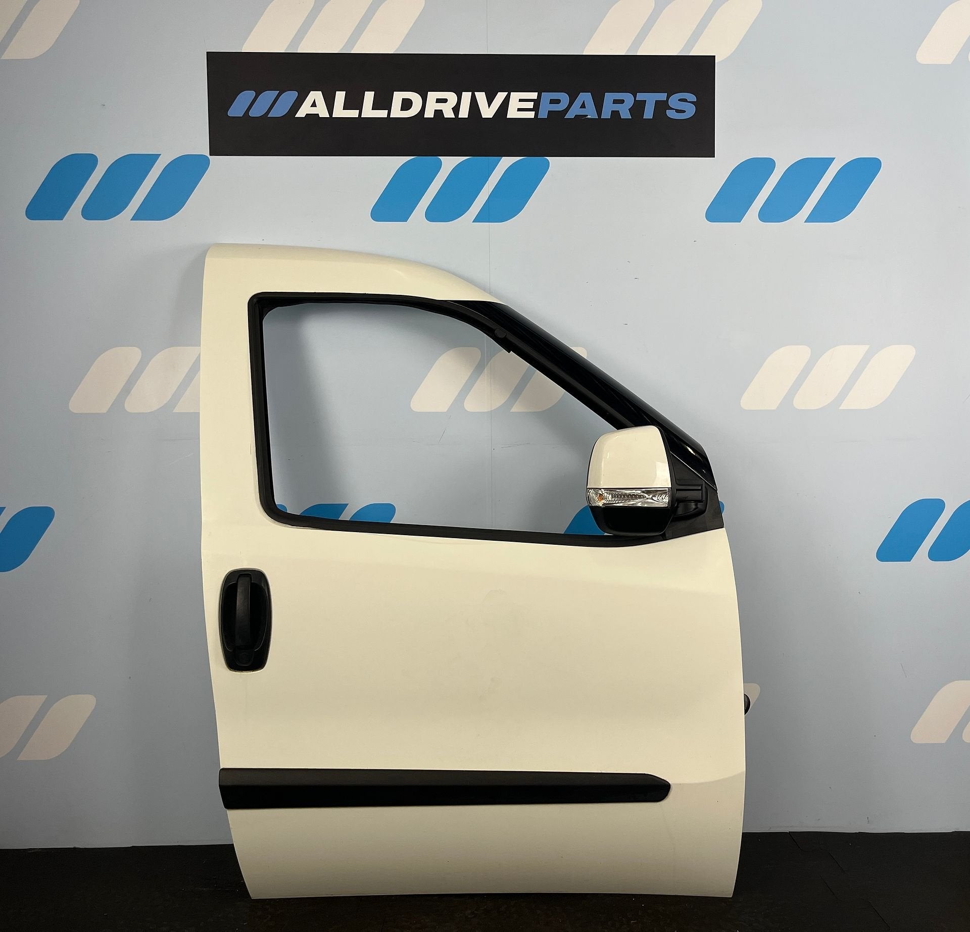 Voorportier rechts Fiat Doblo wit met spiegel 52122944, Gebruikt, -, Deur, -