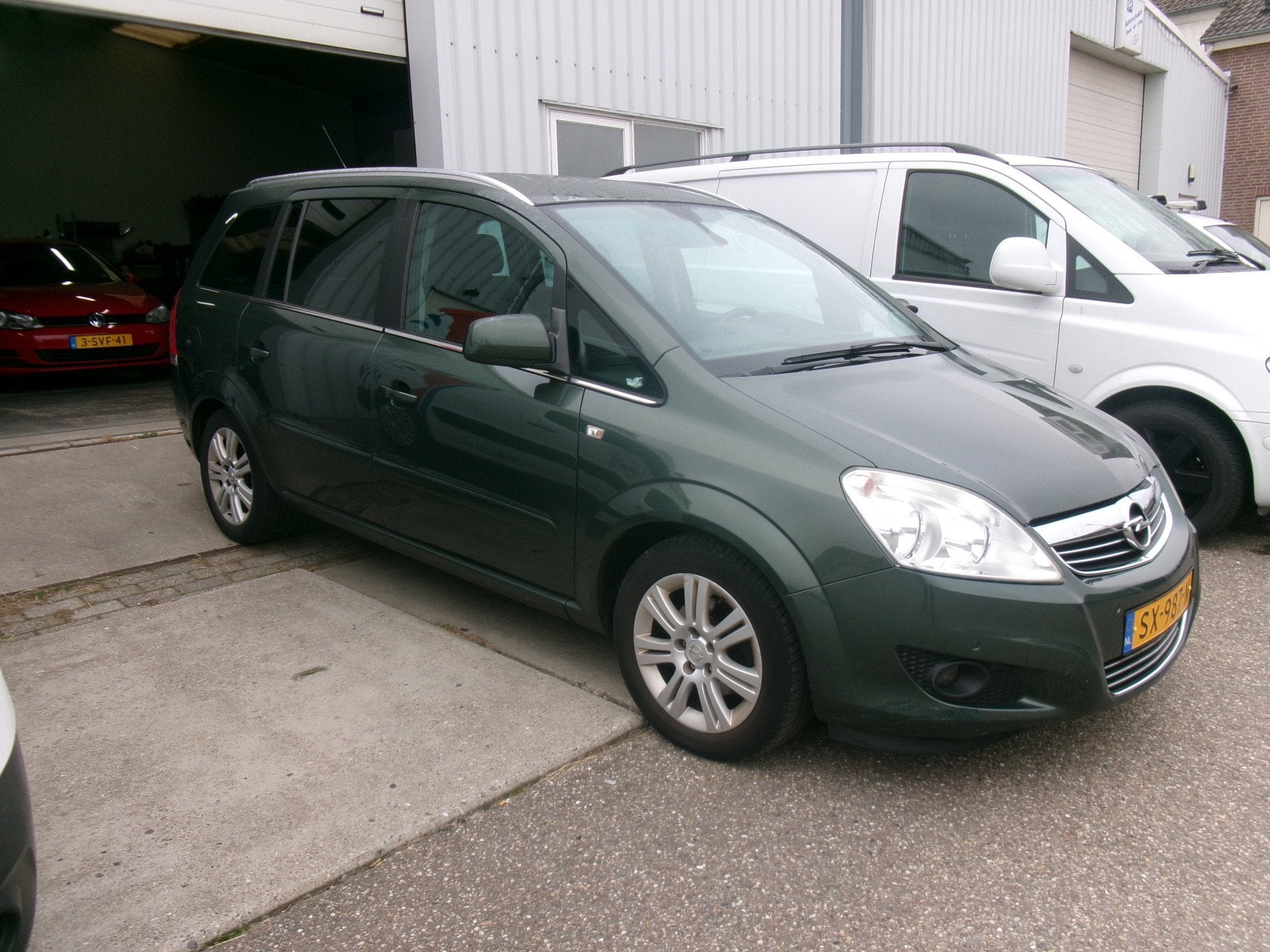 Opel Zafira 1.6 Executive 7 Persoons Nieuwe APK (bj 2010), Auto's, Voorwielaandrijving, Gebruikt, 4 cilinders, 14 km/l