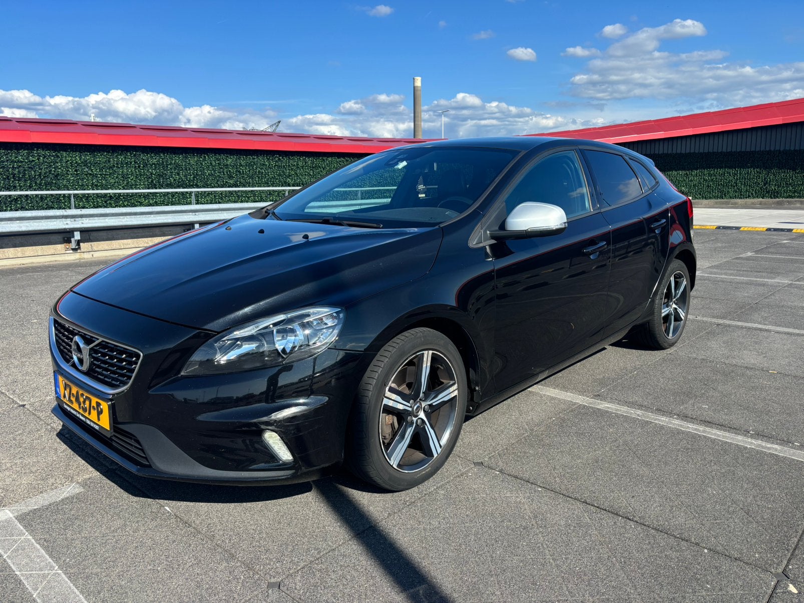 Volvo V40 2.0 D2 Geartronic 2016 Zwart, 4 cilinders, Diesel, 26 km/l, Particulier