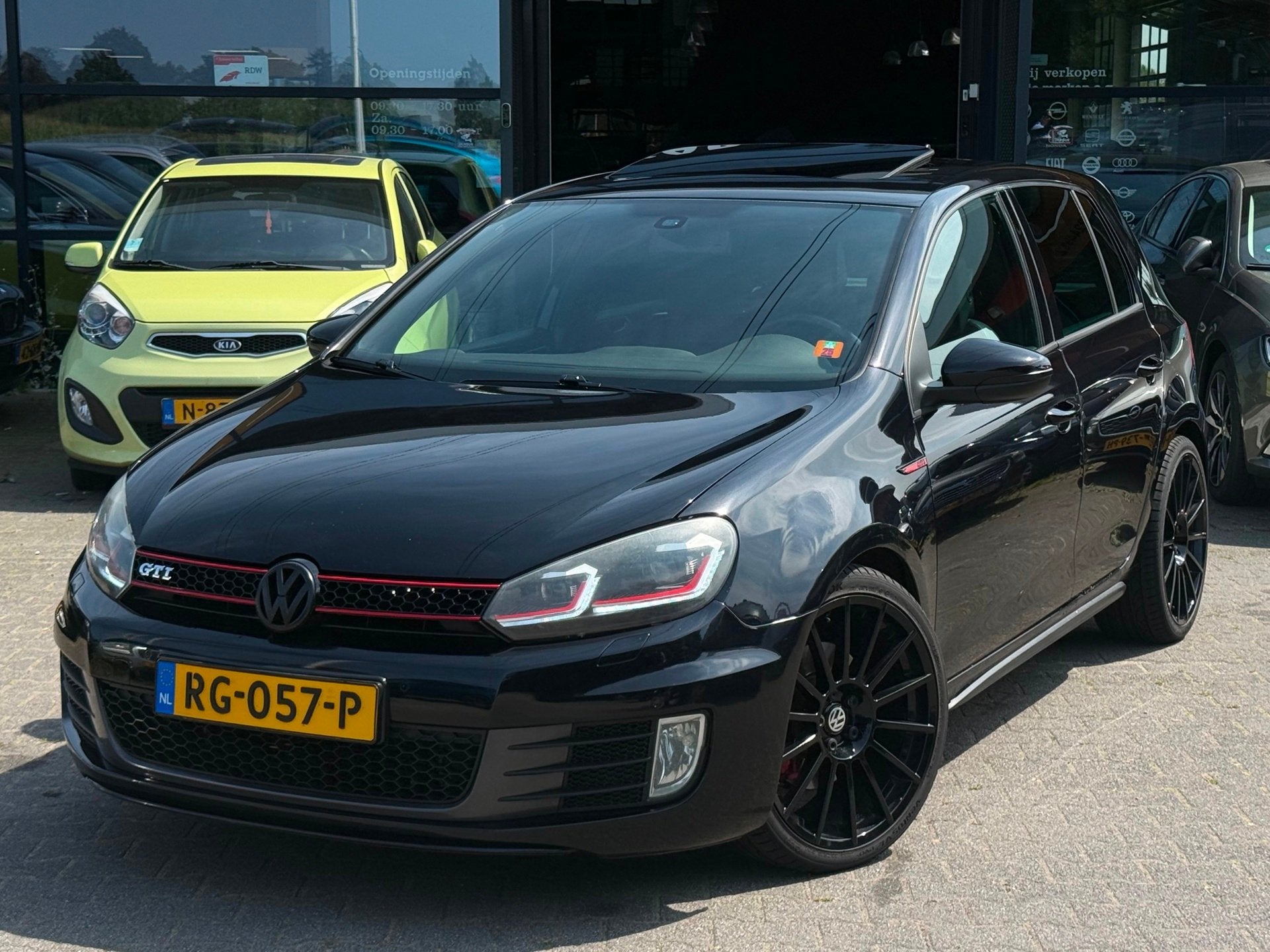 Volkswagen Golf 2.0 GTI LEDER/LED/DSG/DAKJE/PDC/FLIPPERS/VOL, Euro 5, Gebruikt, Zwart, 4 cilinders