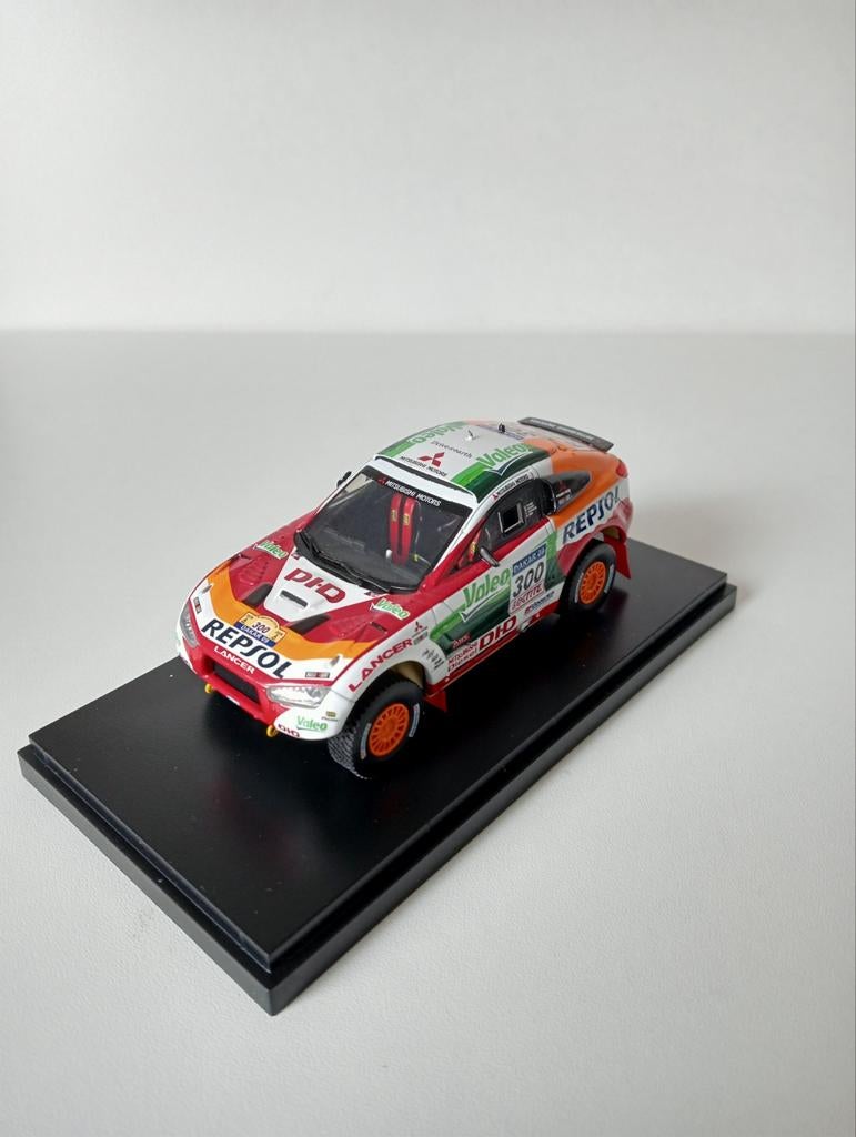 Mitsubishi Lancer Evo X Rally Dakar 2009 Dealer uit gave., Hobby en Vrije tijd, Modelauto's | 1:43, Ophalen of Verzenden, Nieuw
