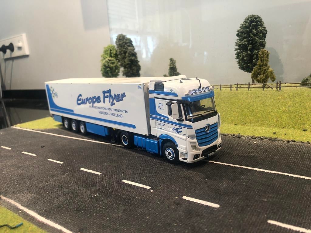 Mercedes met koeloplegger van Europe Flyer, Ophalen of Verzenden, Zo goed als nieuw, Bus of Vrachtwagen, Wsi
