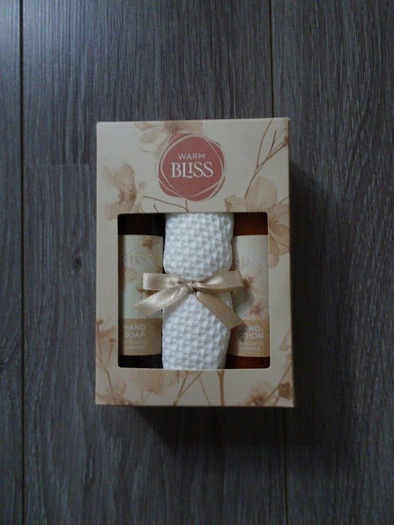 Warm Bliss Cadeau Handzeep + Lotion + Handdoekje Giftset, Ophalen of Verzenden, Nieuw, Overige typen