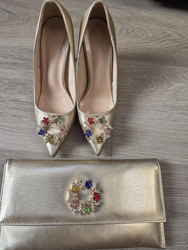 Gouden pumps met clutch - feestelijke set, Kleding | Dames, Schoenen, Pumps, Overige kleuren, Ophalen of Verzenden, Onbekend
