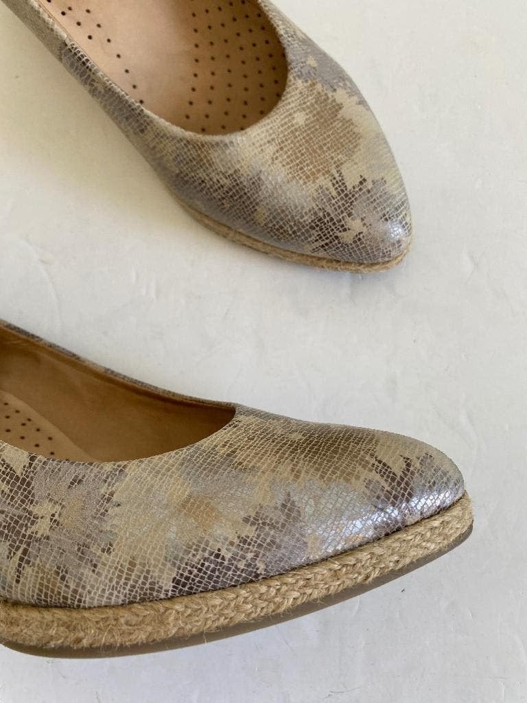 K173 Gabor mt. 37,5 leren pumps schoenen sleehak beige/goud, Beige, Gabor, Ophalen of Verzenden, Zo goed als nieuw